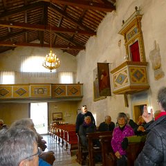 P1180460    L interno. A dx, dopo il pulpito,  Davide suona l  arpa. .